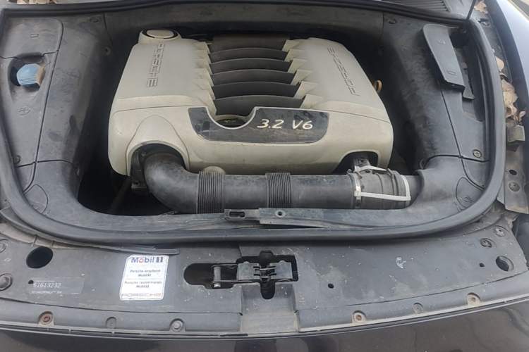 Used Porsche Cayenne 2006 Cayenne 3.2L AT Engine Bay