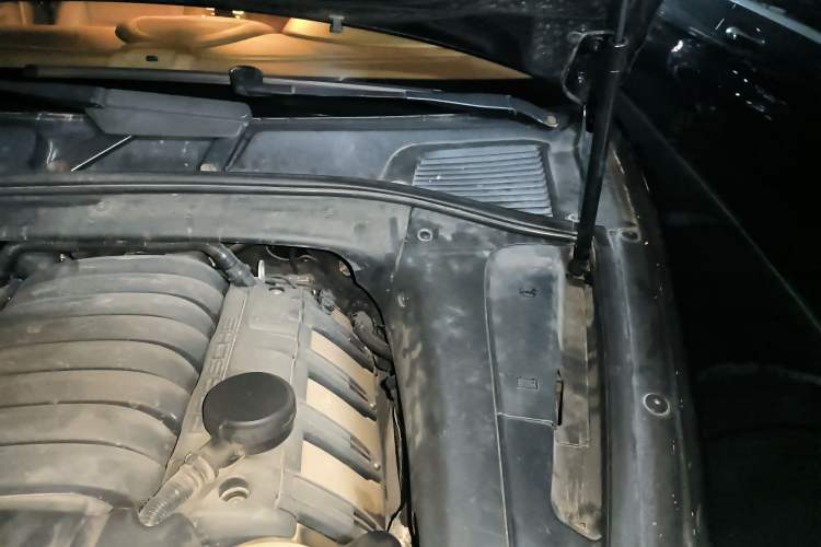 Used Porsche Cayenne 2007 Cayenne S 4.8L Engine Bay Left
