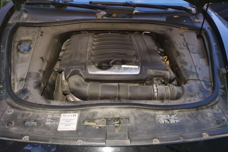 Used Porsche Cayenne 2007 Cayenne 3.6L Engine Bay