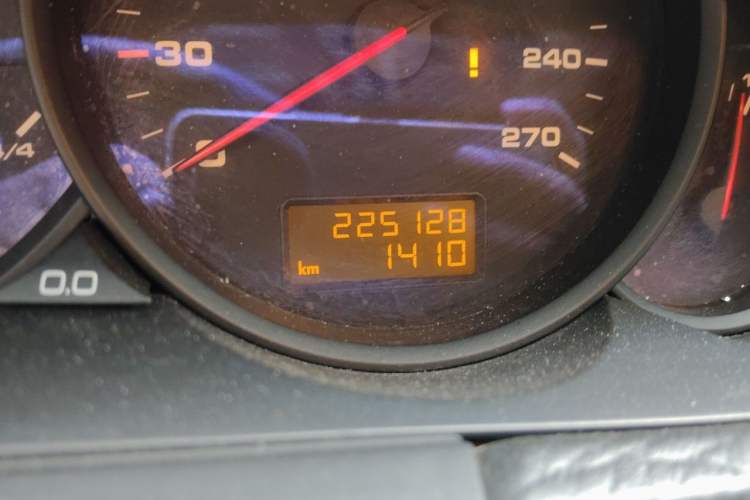 Used Porsche Cayenne 2007 Cayenne 3.6L Odometer Close Up