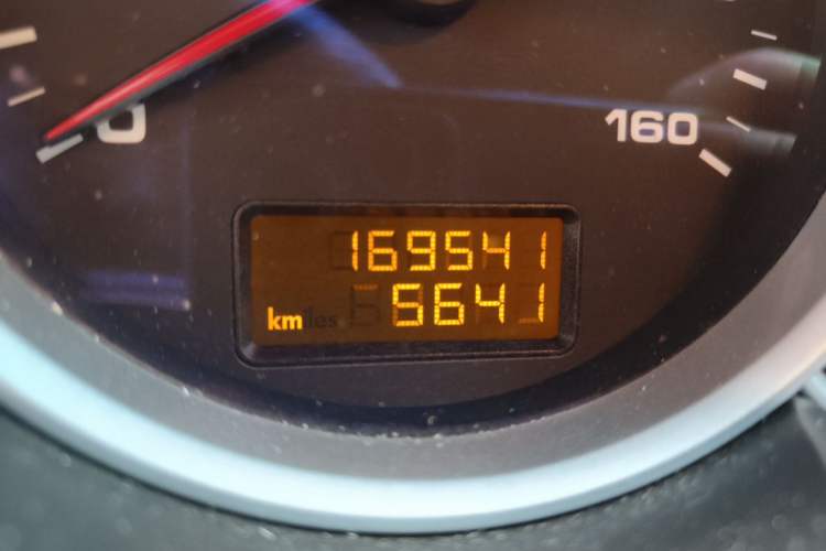 Used Porsche Cayenne 2007 Cayenne S 4.8L Odometer Close Up