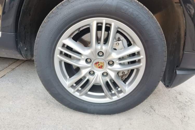 Used Porsche Cayenne 2007 Cayenne S 4.8L Right Front Wheel Hub