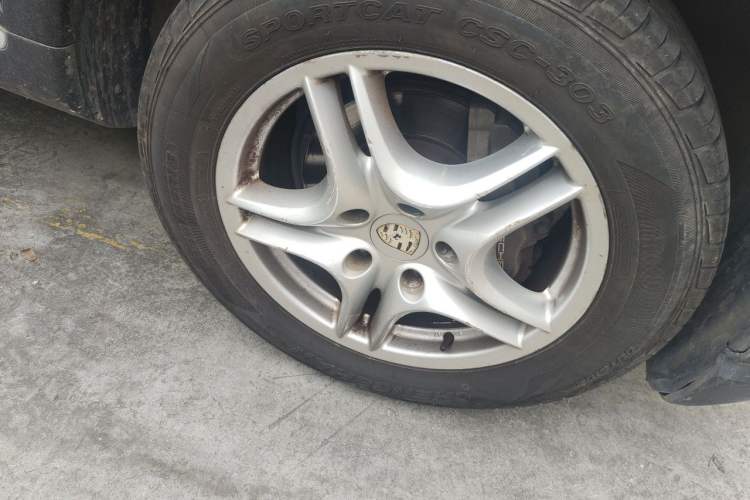 Used Porsche Cayenne 2007 Cayenne 3.6L Right Front Wheel Hub