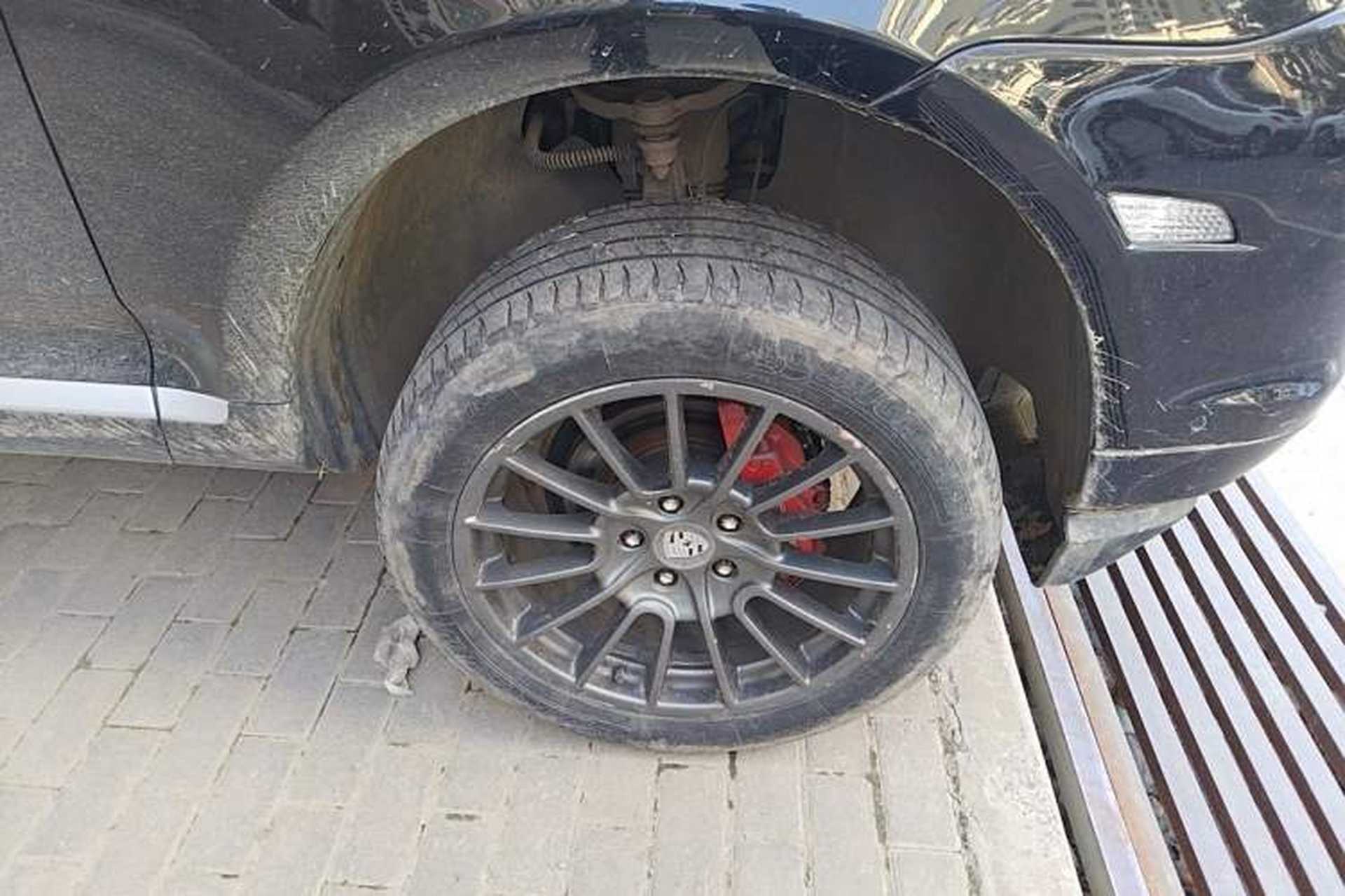 Used Porsche Cayenne 2007 Cayenne 3.6L Right Front Wheel Hub