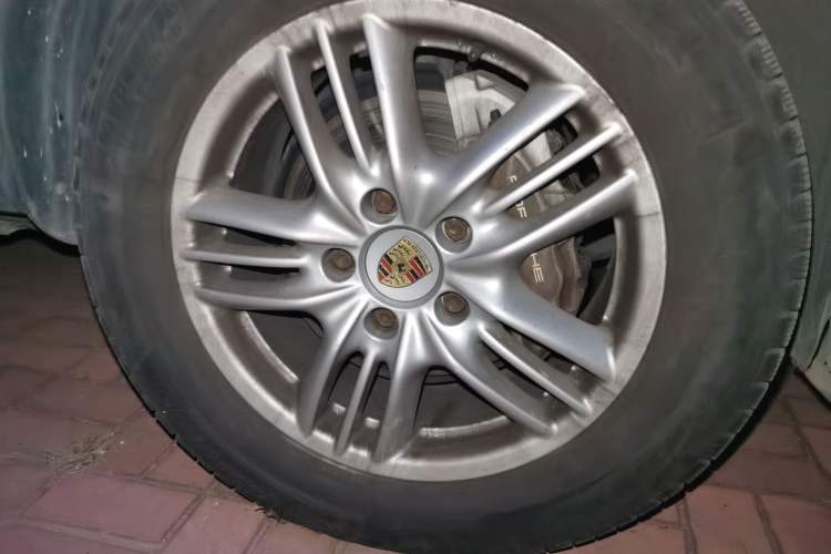 Used Porsche Cayenne 2007 Cayenne 3.6L Right Front Wheel Hub