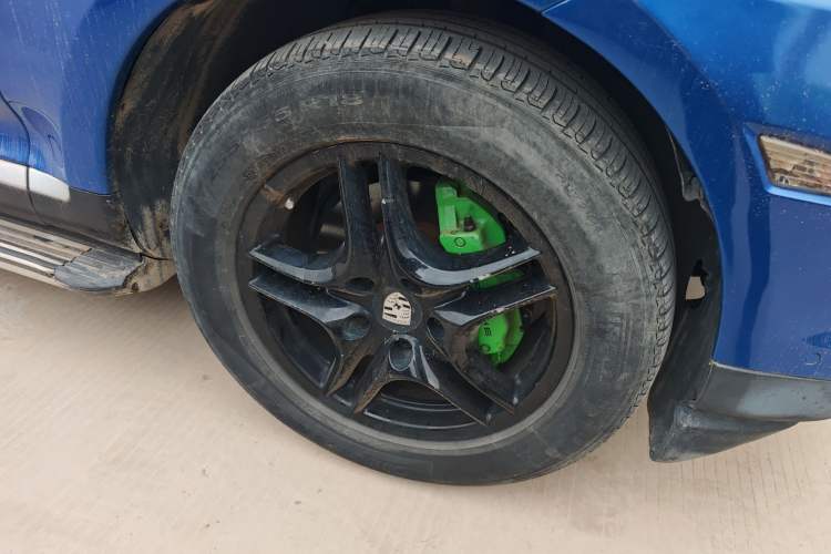 Used Porsche Cayenne 2007 Cayenne 3.6L Right Front Wheel Hub