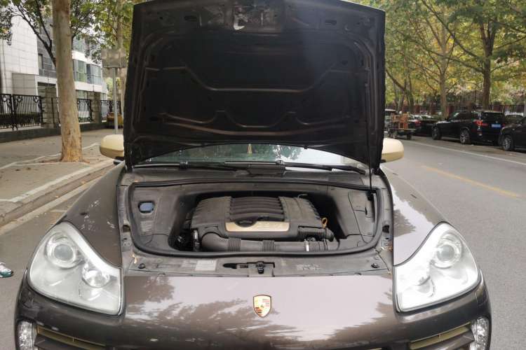 Used Porsche Cayenne 2007 Cayenne 3.6L Engine Bay