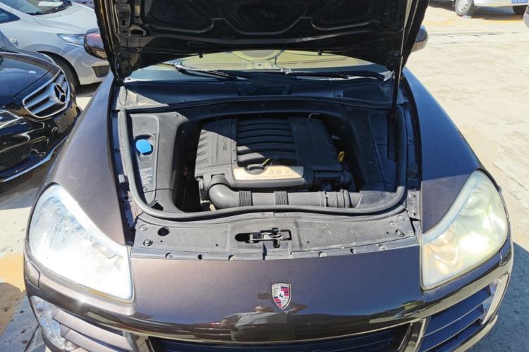 Used Porsche Cayenne 2007 Cayenne 3.6L Engine Bay