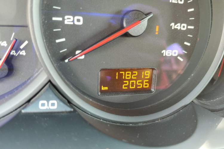 Used Porsche Cayenne 2007 Cayenne 3.6L Odometer Close Up