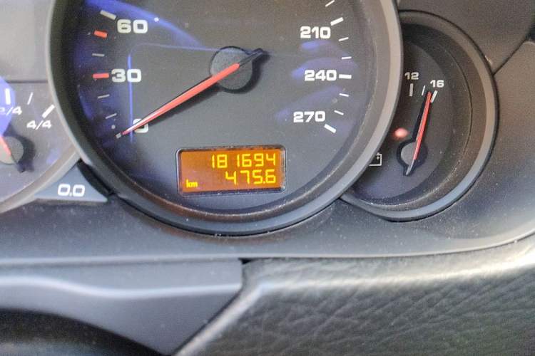 Used Porsche Cayenne 2007 Cayenne 3.6L Odometer Close Up