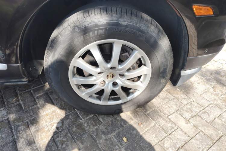 Used Porsche Cayenne 2007 Cayenne 3.6L Right Front Wheel Hub