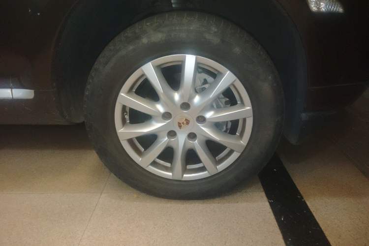 Used Porsche Cayenne 2007 Cayenne 3.6L Right Front Wheel Hub