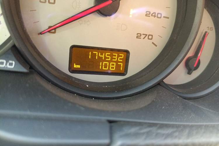 Used Porsche Cayenne 2007 Cayenne 3.6L Odometer Close Up