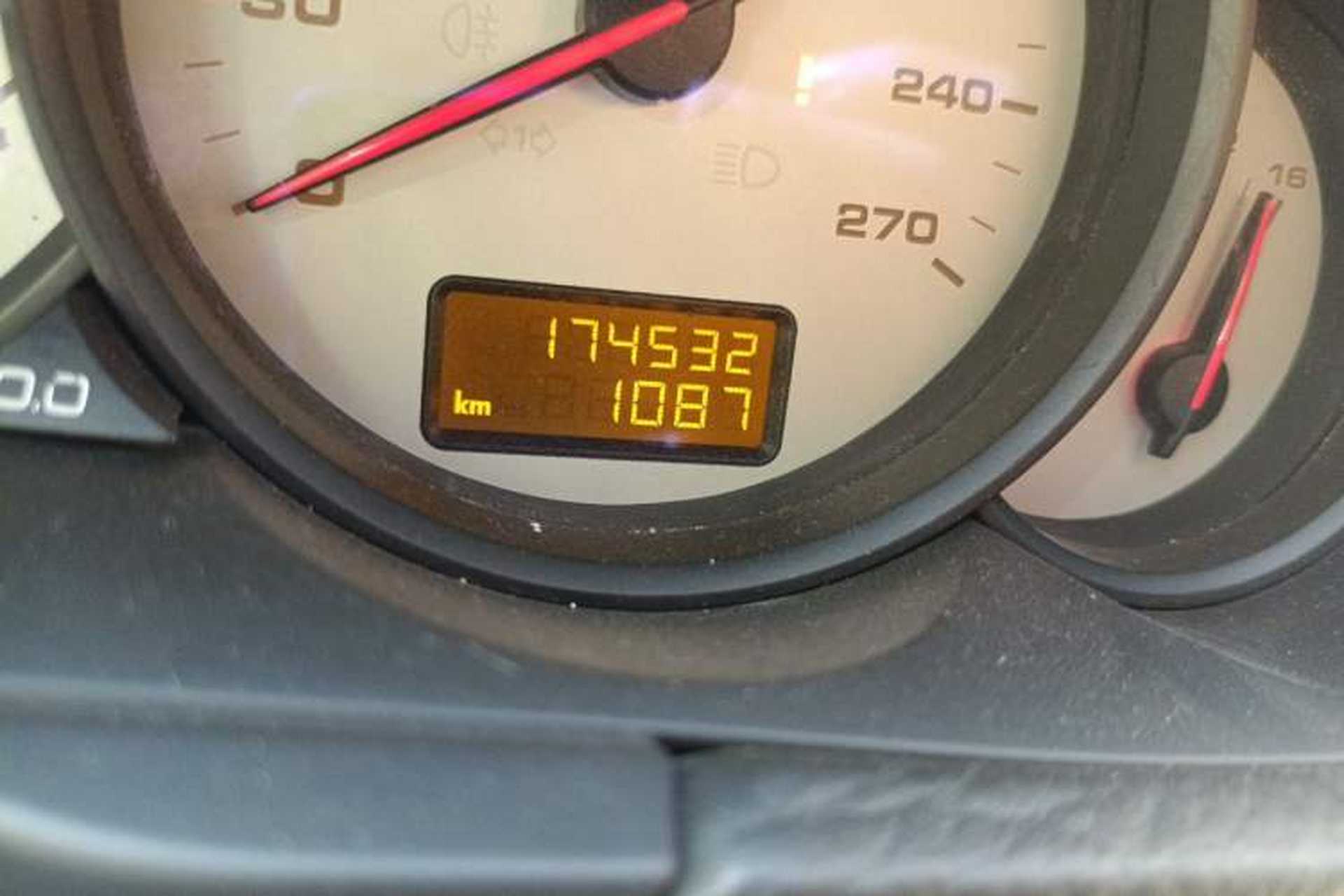 Used Porsche Cayenne 2007 Cayenne 3.6L Odometer Close Up