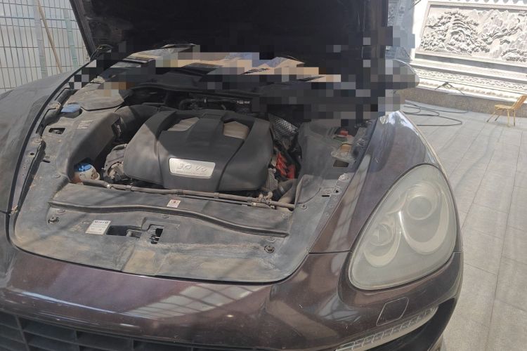 Used Porsche Cayenne  Engine Bay Left