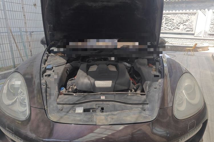 Used Porsche Cayenne  Engine Bay
