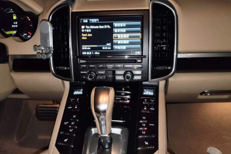 Used Porsche Cayenne 2011 Cayenne 3.0T Audio And AC Panel