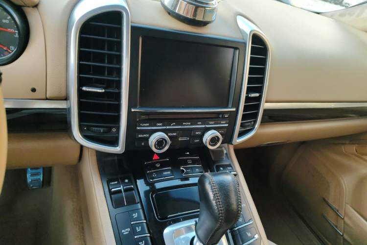 Used Porsche Cayenne 2011 Cayenne 3.0T Audio And AC Panel