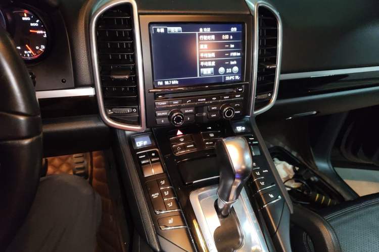 Used Porsche Cayenne 2011 3.6L automatic transmission U.S. specification Audio And AC Panel