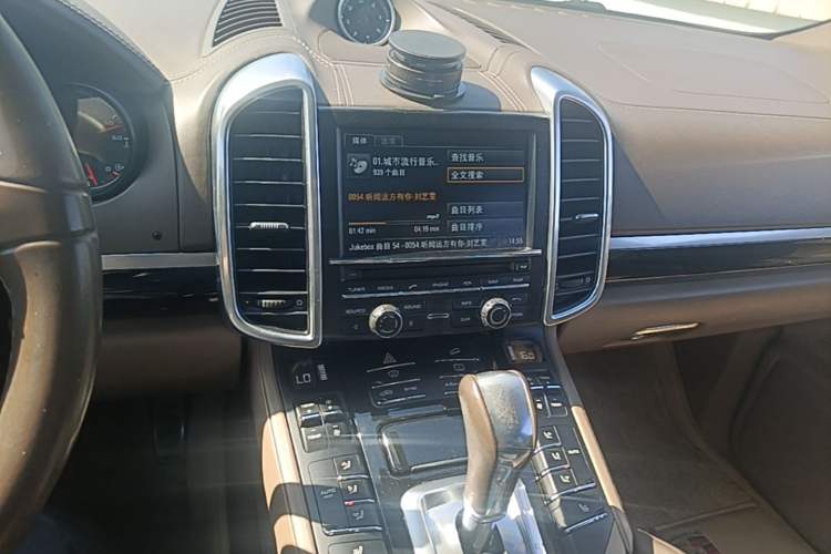 Used Porsche Cayenne 2011 Cayenne 3.0T Audio And AC Panel