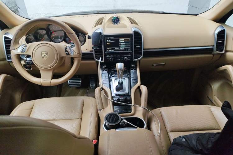 Used Porsche Cayenne 2011 Cayenne 3.0T Center Console