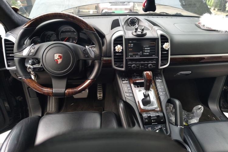 Used Porsche Cayenne 2011 Cayenne Turbo 4.8T Center Console