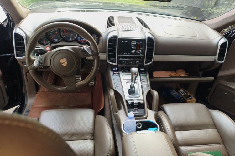 Used Porsche Cayenne 2011 Cayenne Turbo 4.8T Center Console
