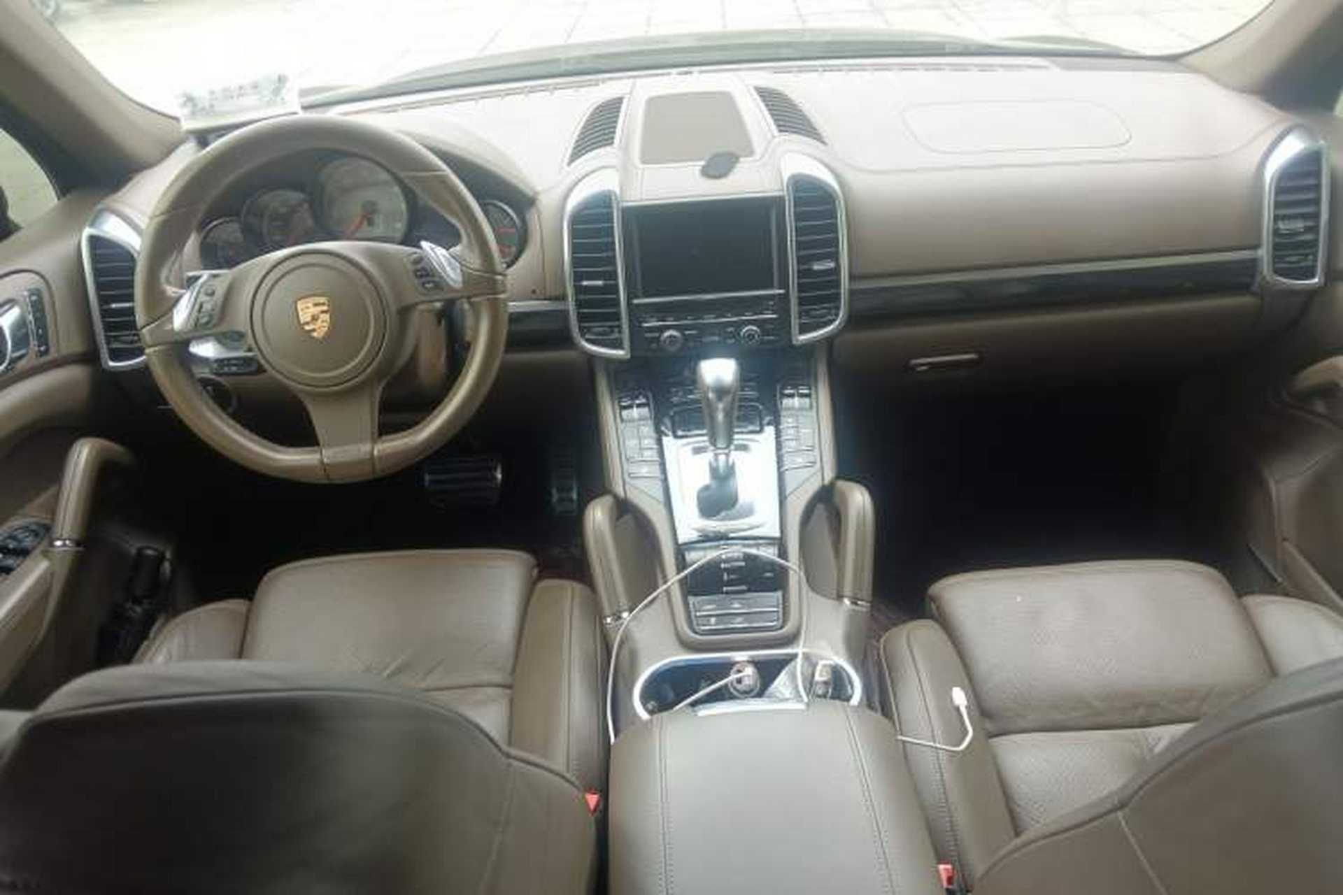 Used Porsche Cayenne 2011 Cayenne S Hybrid 3.0T Center Console