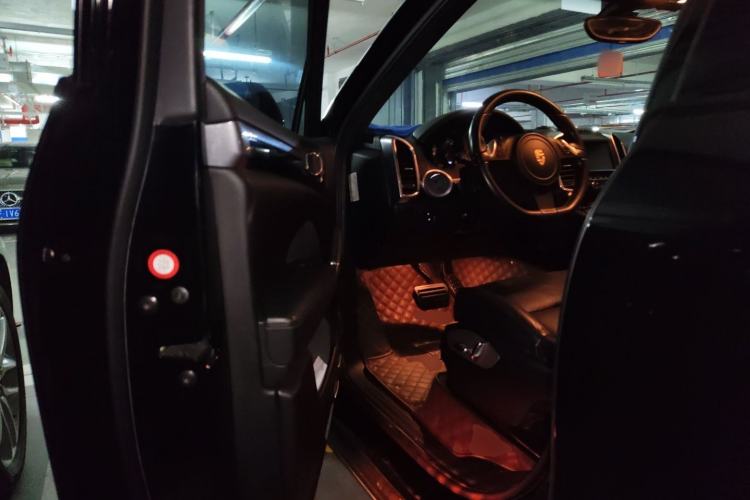 Used Porsche Cayenne 2011 3.6L automatic transmission U.S. specification Driver Seat