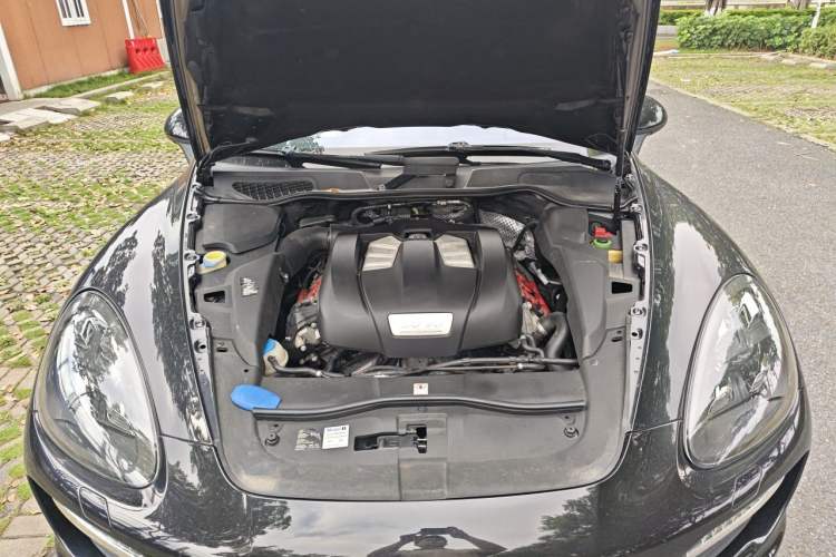 Used Porsche Cayenne 2011 Cayenne 3.0T Engine Bay
