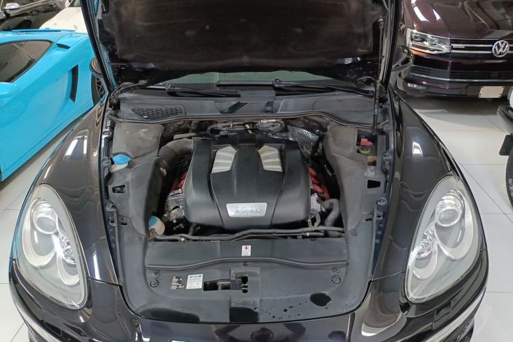Used Porsche Cayenne 2011 Cayenne 3.0T Engine Bay