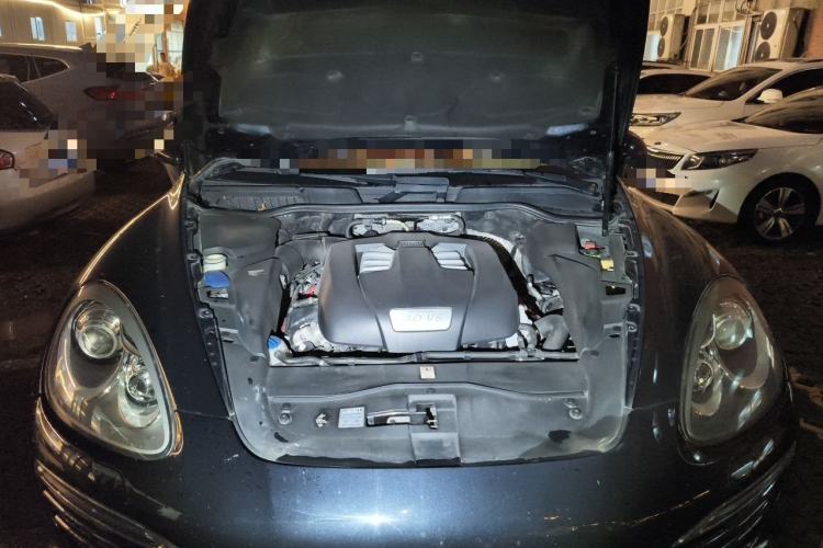 Used Porsche Cayenne 2011 Cayenne 3.0T Engine Bay