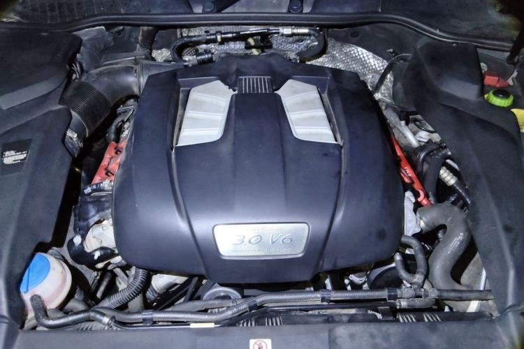 Used Porsche Cayenne 2011 Cayenne 3.0T Engine Bay