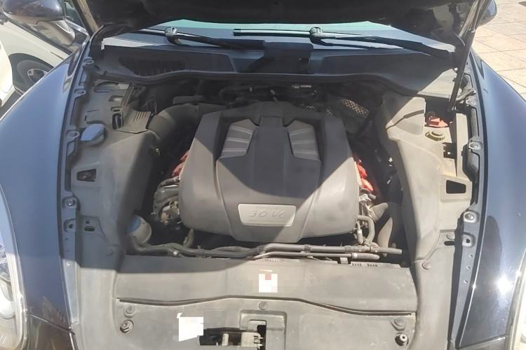 Used Porsche Cayenne 2011 Cayenne 3.0T Engine Bay