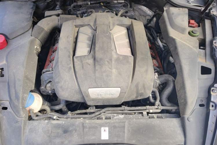Used Porsche Cayenne 2011 Cayenne 3.0T Engine Bay
