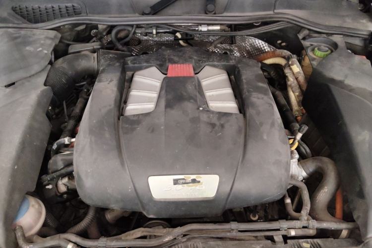 Used Porsche Cayenne 2011 Cayenne 3.0T Engine Bay