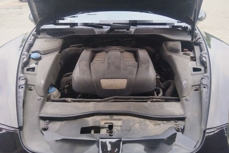 Used Porsche Cayenne 2011 Cayenne 3.0T Engine Bay