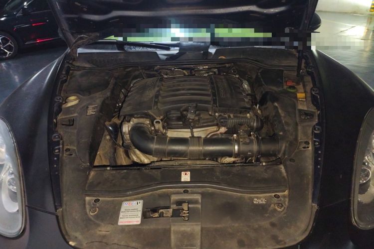 Used Porsche Cayenne  Engine Bay