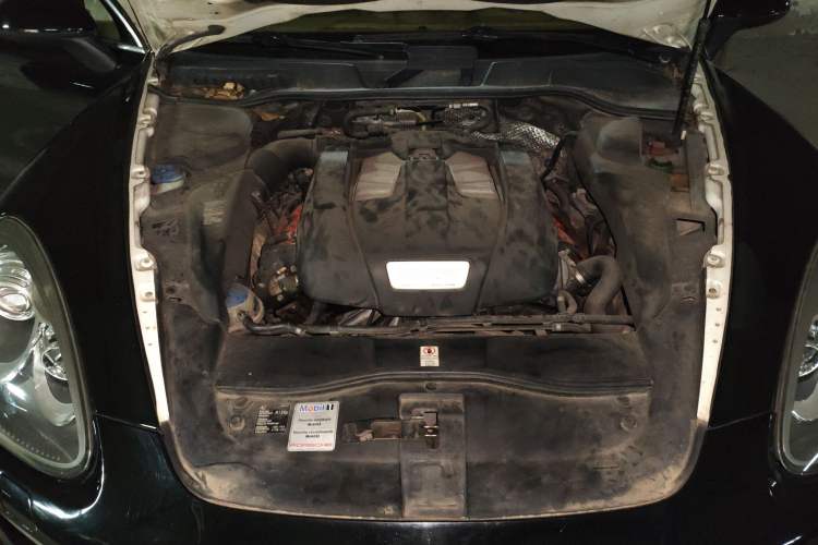 Used Porsche Cayenne 2011 Cayenne 3.0T Engine Bay