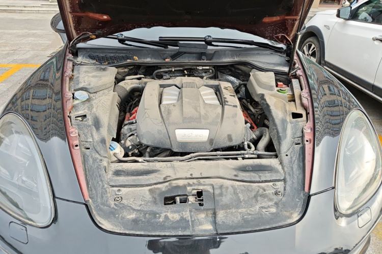 Used Porsche Cayenne 2011 Cayenne 3.0T Engine Bay