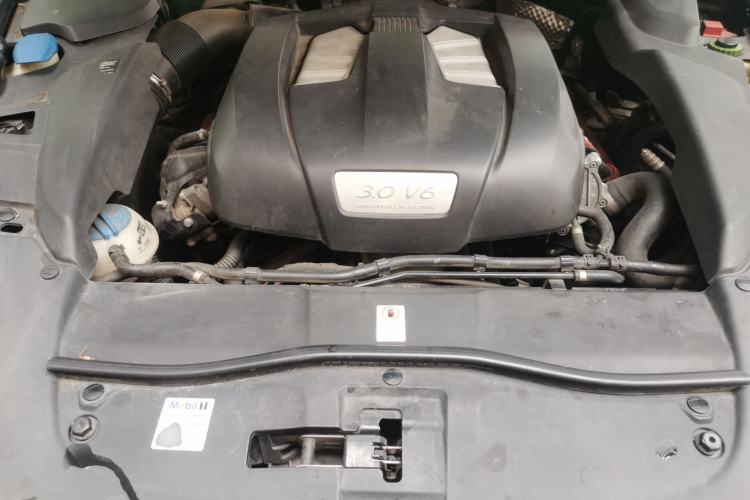 Used Porsche Cayenne 2011 Cayenne 3.0T Engine Bay