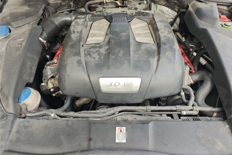 Used Porsche Cayenne 2011 Cayenne 3.0T Engine Bay