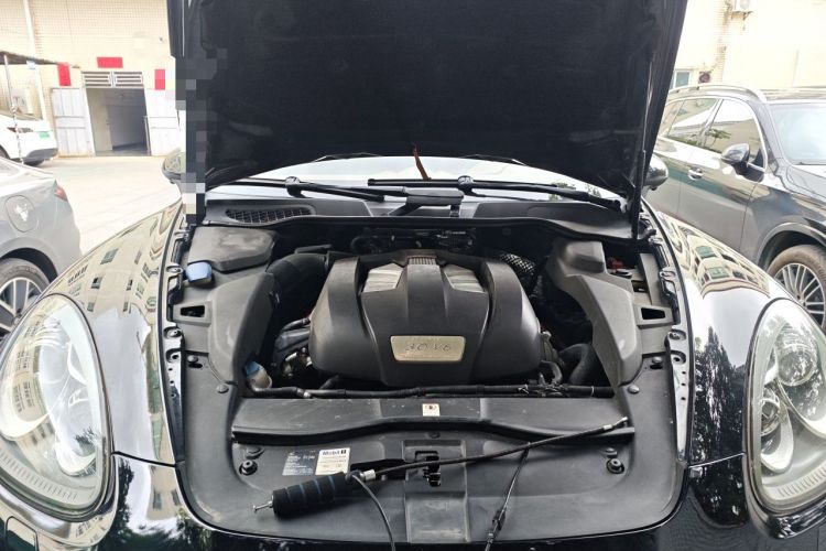 Used Porsche Cayenne 2011 Cayenne 3.0T Engine Bay