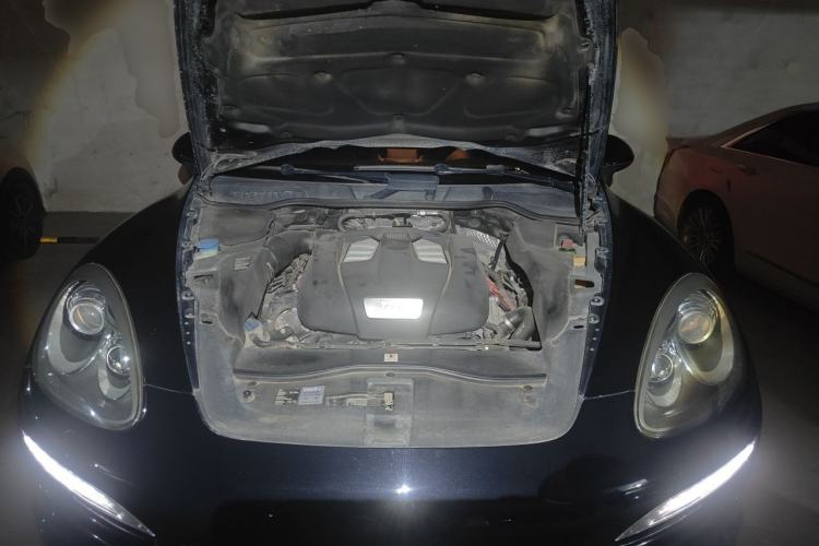 Used Porsche Cayenne 2011 Cayenne 3.0T Engine Bay