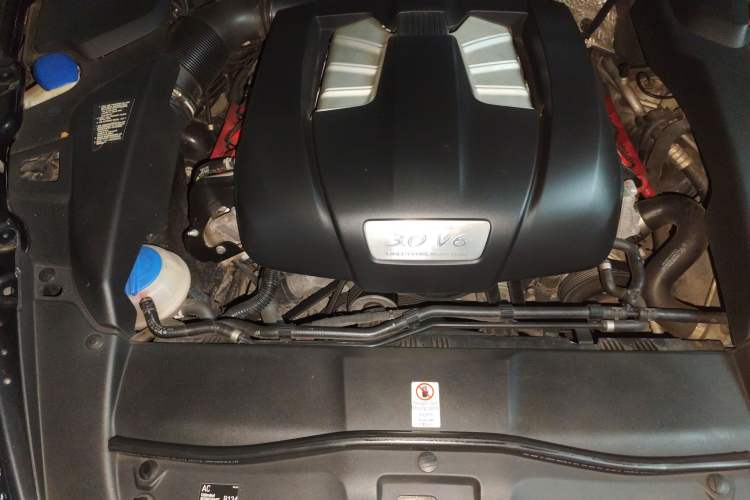 Used Porsche Cayenne 2011 Cayenne 3.0T Engine Bay