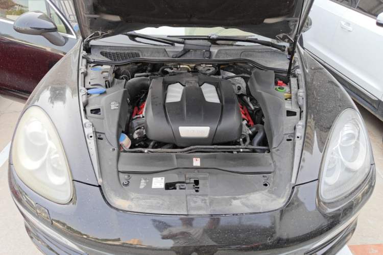 Used Porsche Cayenne 2011 Cayenne 3.0T Engine Bay