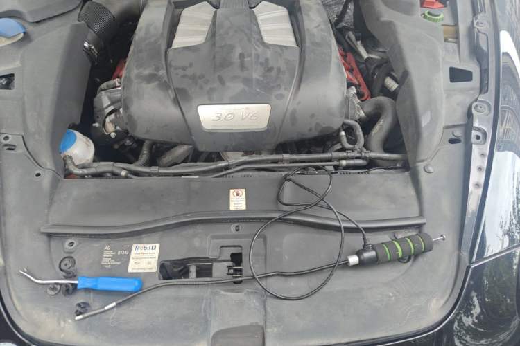 Used Porsche Cayenne 2011 Cayenne 3.0T Engine Bay