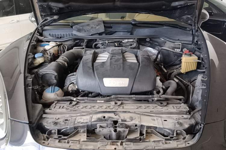 Used Porsche Cayenne 2011 Cayenne 3.0T Engine Bay