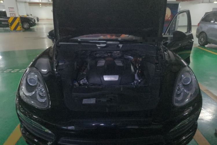 Used Porsche Cayenne 2011 Cayenne S Hybrid 3.0T Engine Bay