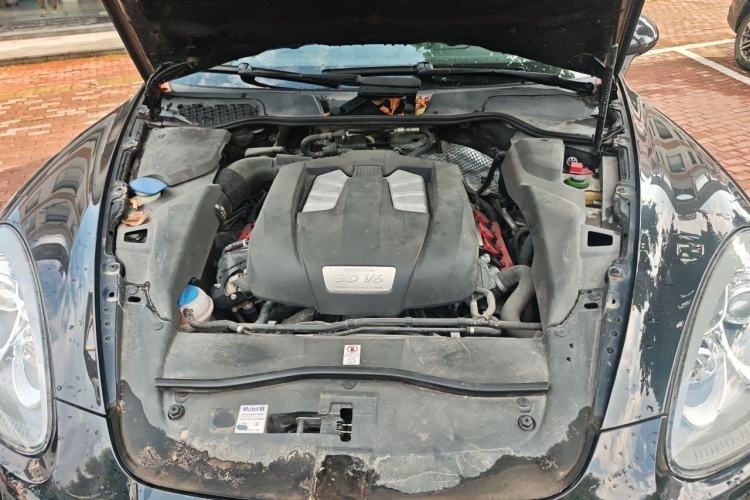 Used Porsche Cayenne 2011 Cayenne S Hybrid 3.0T Engine Bay